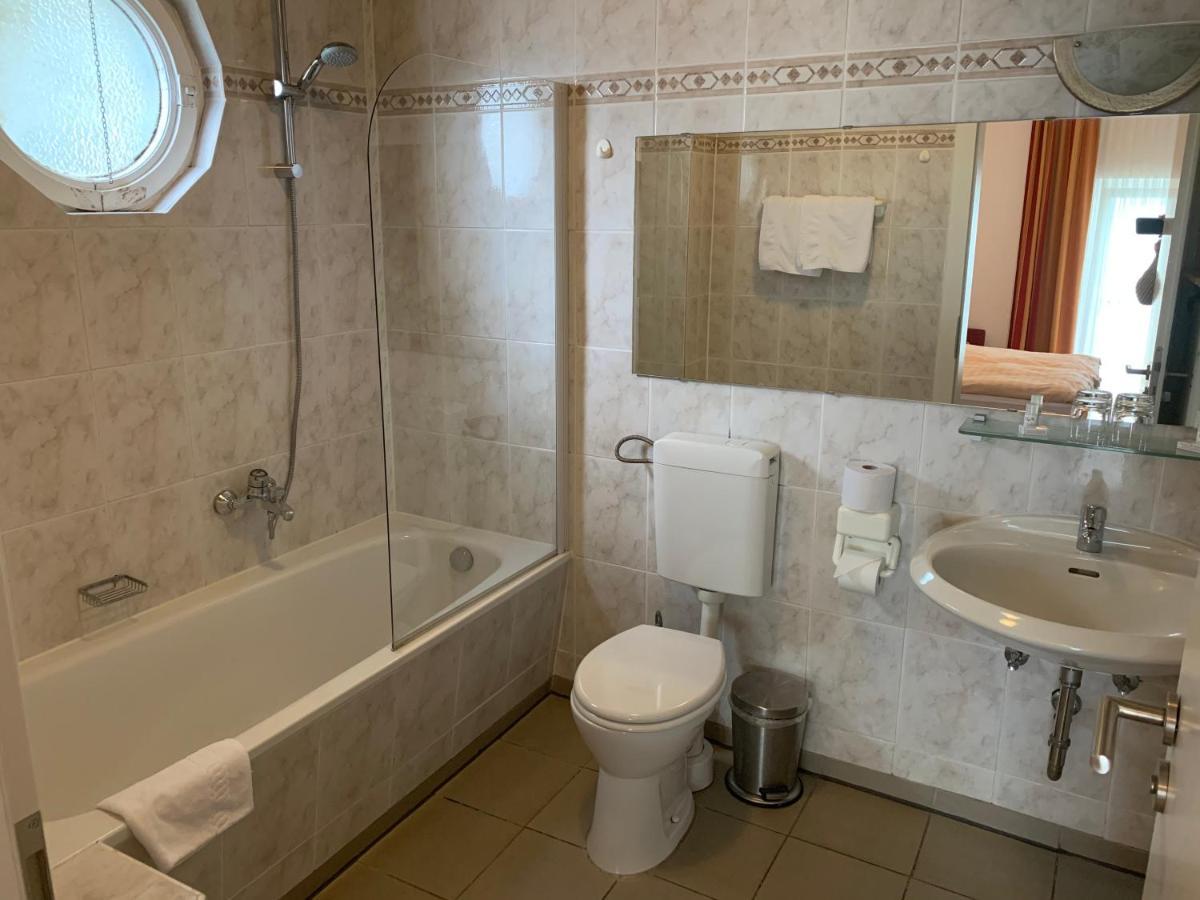 Hotel Restaurant Zur Post Wuppertal Zewnętrze zdjęcie